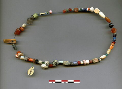 perle ; collier, image 1/1