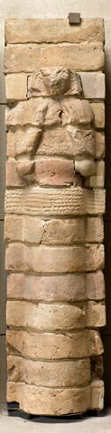 panneau de briques  ; élément du décor architectural