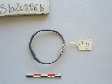 bracelet, image 3/3