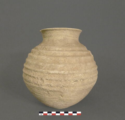 vase, image 2/2