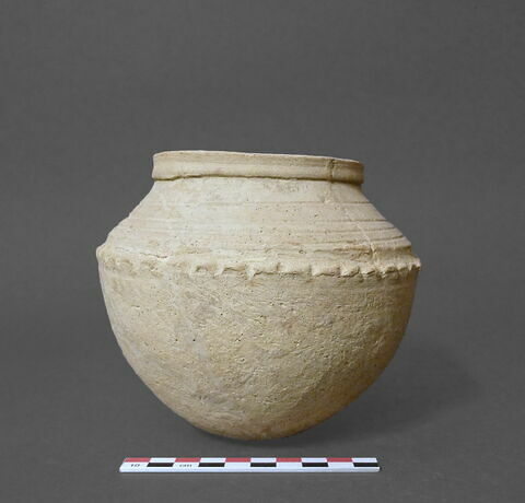 vase, image 1/1