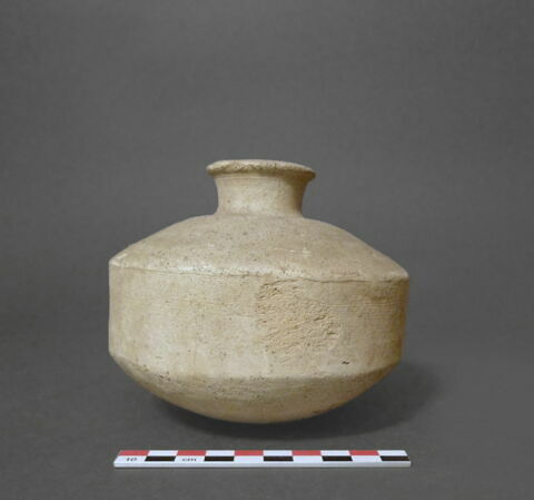 vase, image 1/1