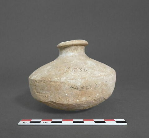 vase, image 1/1