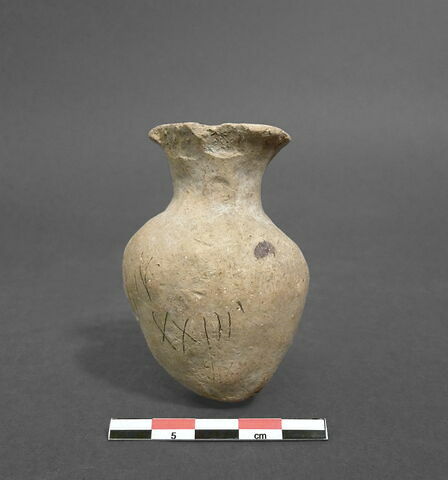 vase, image 1/1
