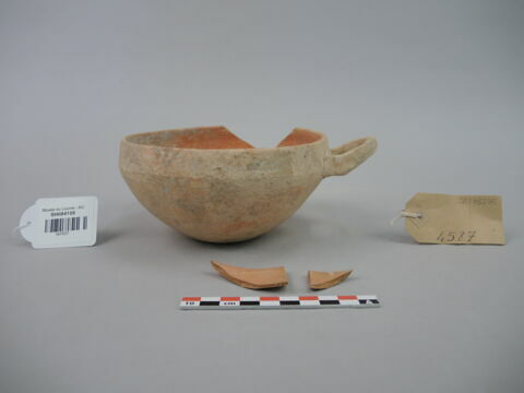 vase, image 3/3