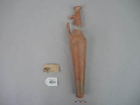 vase, image 3/3