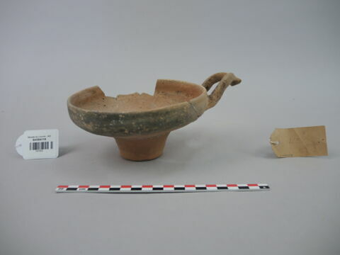 vase, image 3/3