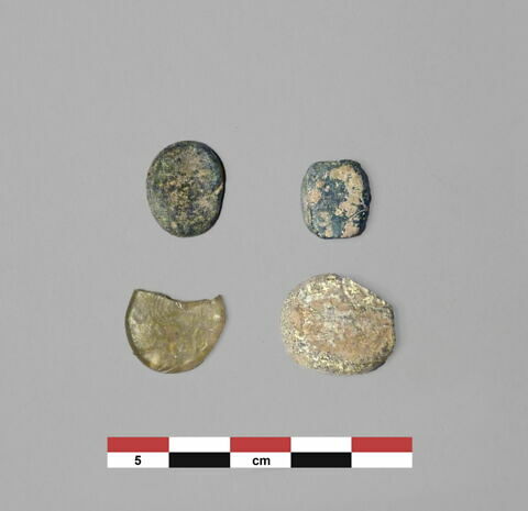 perle ; poids ; jeton ; tessère, image 2/2
