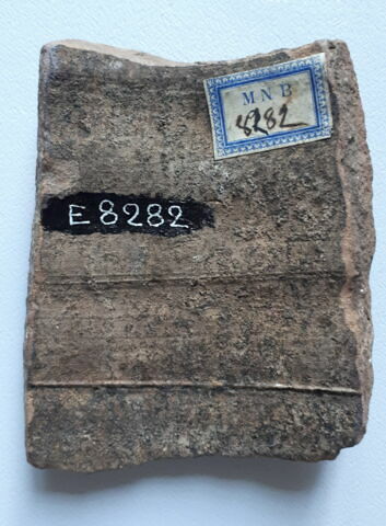 ostracon ; fragment, image 2/2