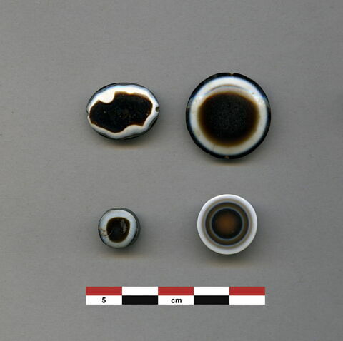 perle ; médaillon, image 3/3