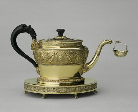 Petite passoire ou panier à thé de la théière du service à thé de Napoléon Ier et de Marie-Louise