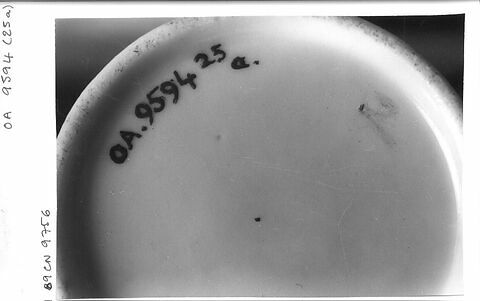 Tasse et sa soucoupe, d'une paire (OA 9594 25 CD), faisant partie du nécessaire de Marie-Antoinette, image 3/8