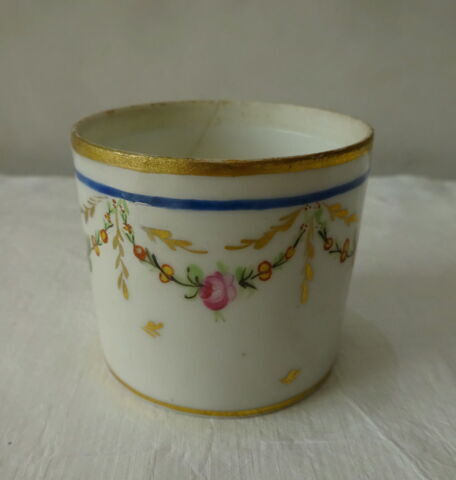 Pot à pommade, d'une paire (OA 9594 AB), faisant partie du nécessaire de Marie-Antoinette, image 2/2
