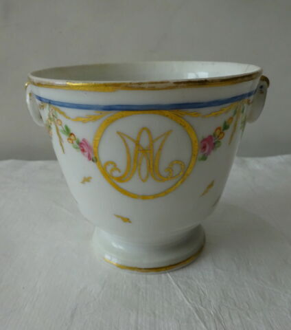 Pot à sucre, faisant partie du nécessaire de Marie-Antoinette, image 2/5