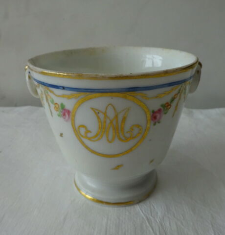 Pot à sucre, faisant partie du nécessaire de Marie-Antoinette, image 1/5