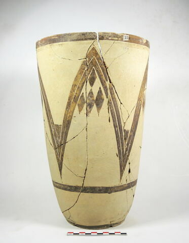 vase, image 3/3