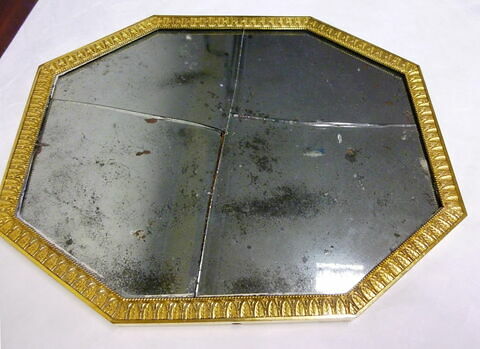 Miroir octogonal en bronze doré et acajou du nécessaire de voyage