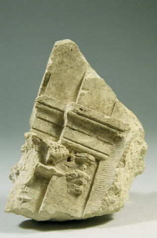 Fragment de pilastre décoré d'un putto et d'un écu, image 5/7