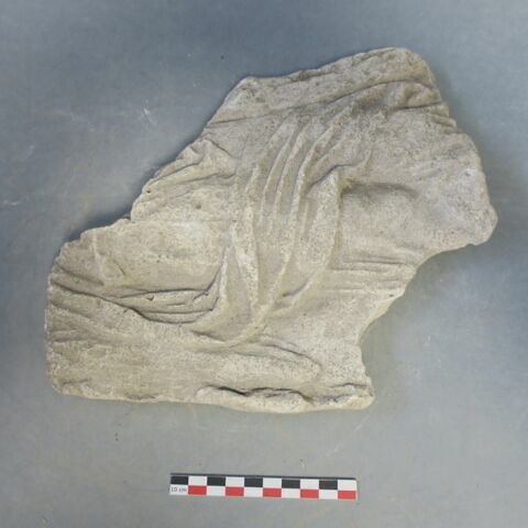 sculpture, fragment, image 3/4