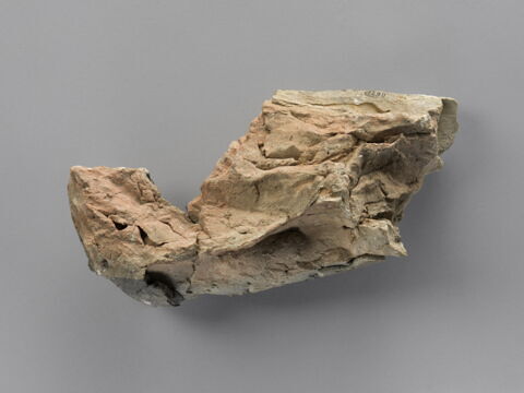 sculpture, fragment, image 2/2