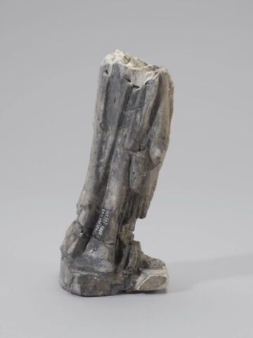 sculpture, fragment, image 2/4