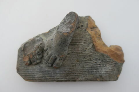 sculpture, fragment, image 2/6