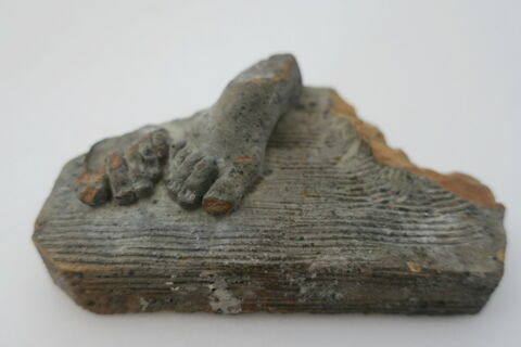 sculpture, fragment, image 3/6