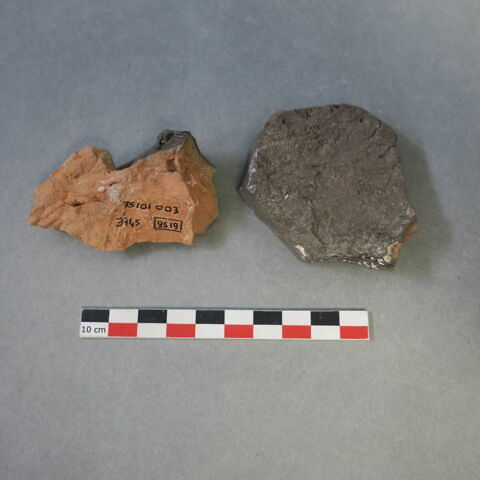 sculpture, fragment, image 2/3
