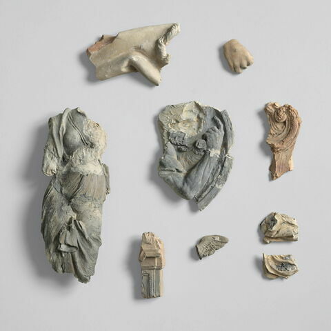 sculpture, fragment, image 2/3