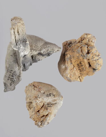 sculpture, fragment, image 2/2