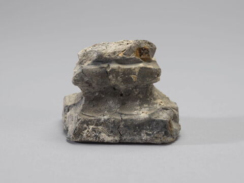 sculpture, fragment, image 1/3