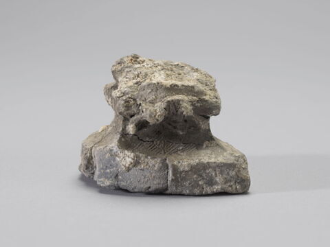 sculpture, fragment, image 3/3