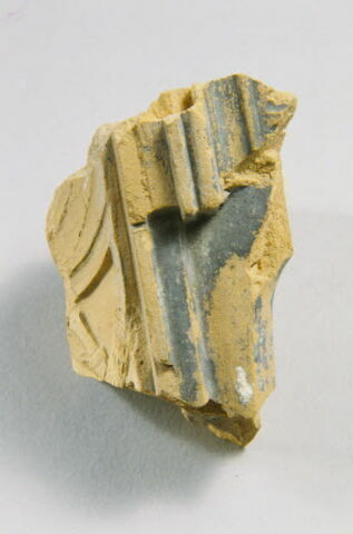 Fragment d'architecture avec traces de trophée d'armes, image 3/6