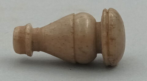 instrument de tissage, filature, couture ; bijou, parure, amulette ; instrument de toilette, image 4/5