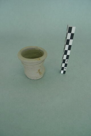 pot, image 3/3