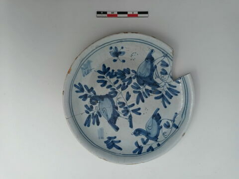 assiette ; soucoupe