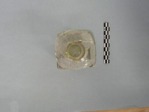 flacon carré, fragment, image 2/3