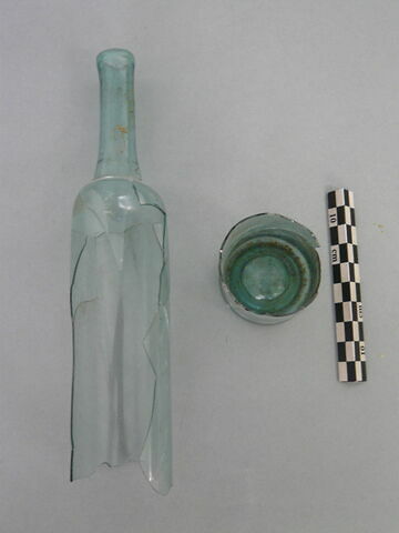 flacon cylindrique, fragment, image 3/3