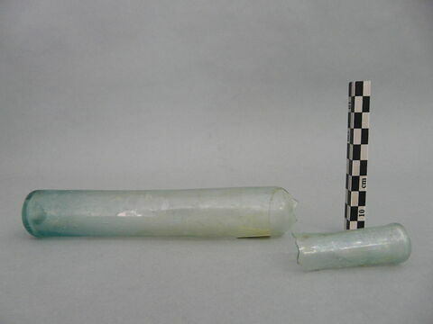 flacon cylindrique, fragment, image 3/4