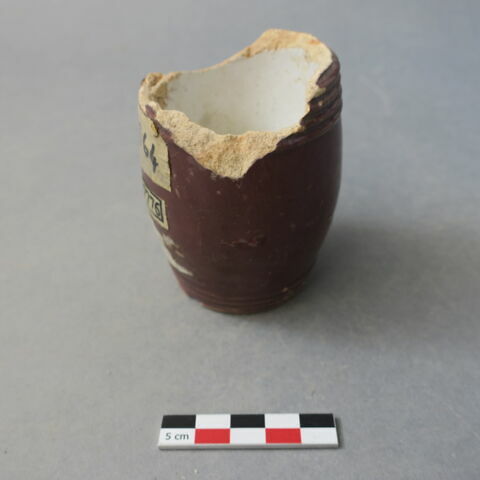 pot, image 3/3
