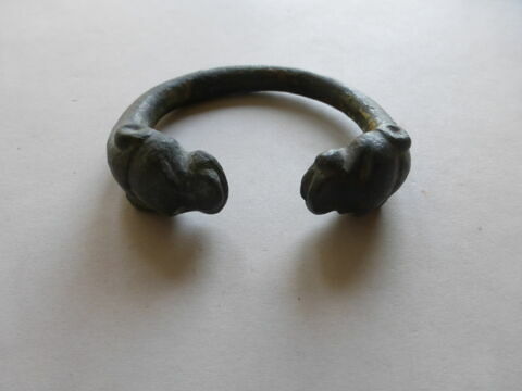 bracelet, image 2/2