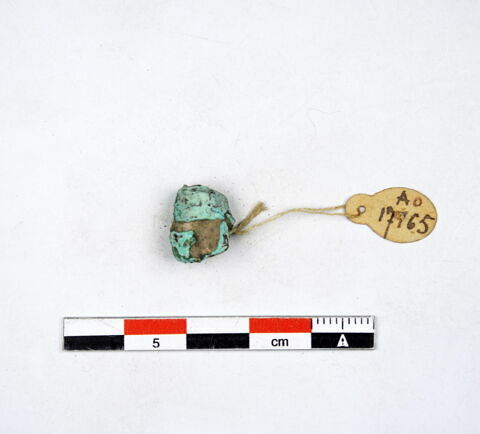 feuille ; objet indéterminé