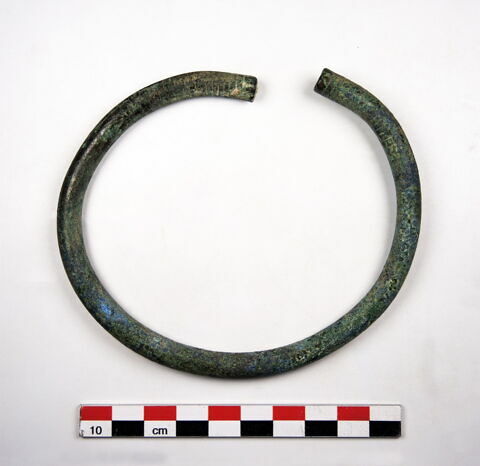 bracelet, image 2/2