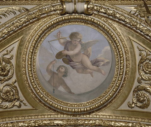 Plafond : Salle des Antonins - Les Génies de la Justice (deux Amours dont l'un tient un fil à plomb et l'autre une balance), sur la voûte, côté est au centre.