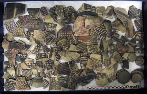 vase ; fragment, image 2/2