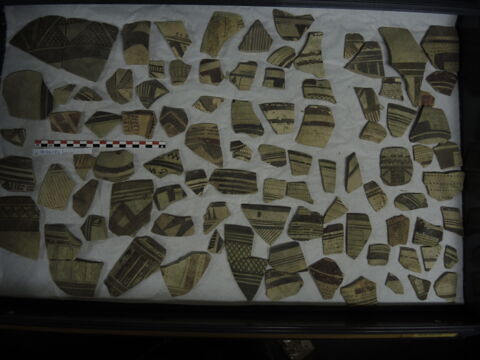 vase ; fragment, image 2/2