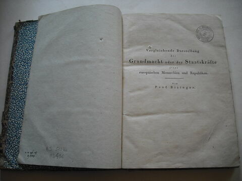 Livre d'études en langue allemande ayant appartenu au duc de Reichstadt : Vergleichende Darstellung der Grundmacht..., Pest et Vienne, 1823.
