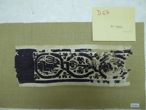 bande décorative d'habillement ; fragment, image 2/2