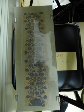 bande décorative d'habillement ; fragment, image 2/2