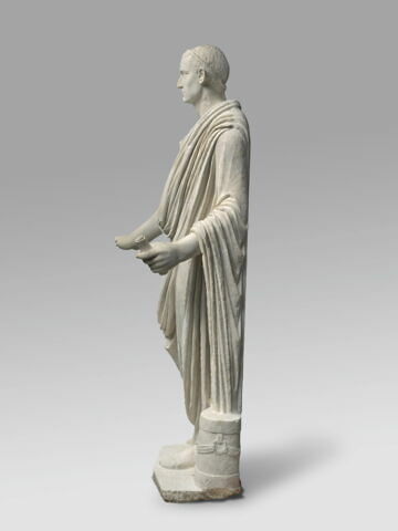 statue, image 3/8
